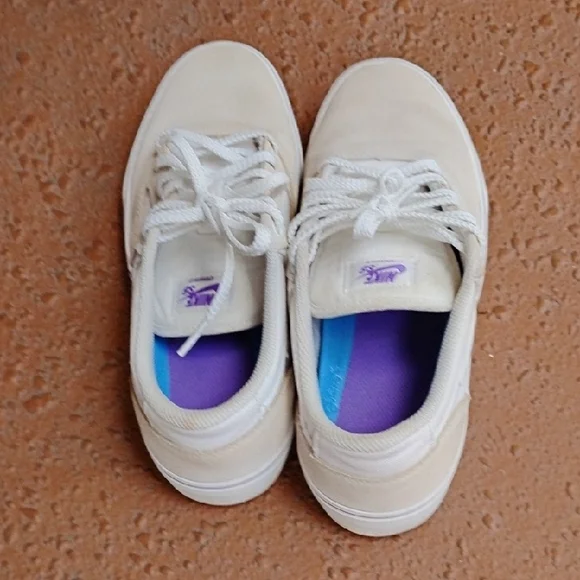 Nike Cream and Purple Sneakers - Picture 6 of 10